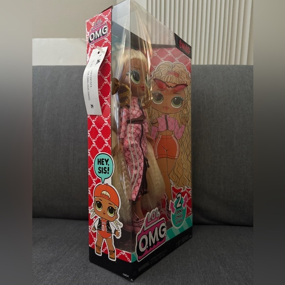 L.O.L. Surprise! O.M.G. Swag Doll with Blonde Hair and Pink Outfit - Picture 3 of 5